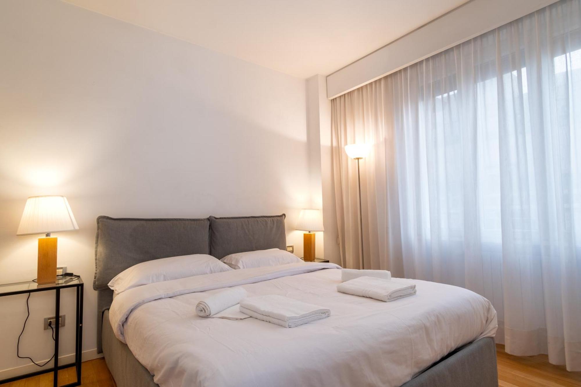 Attic With Terrace And Jacuzzi - Luxury Apartment โรม ภายนอก รูปภาพ