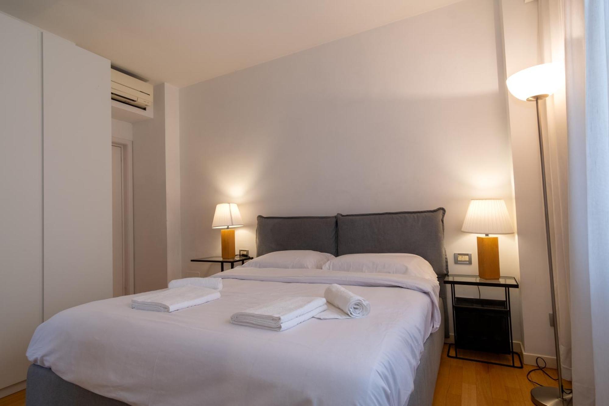 Attic With Terrace And Jacuzzi - Luxury Apartment โรม ภายนอก รูปภาพ
