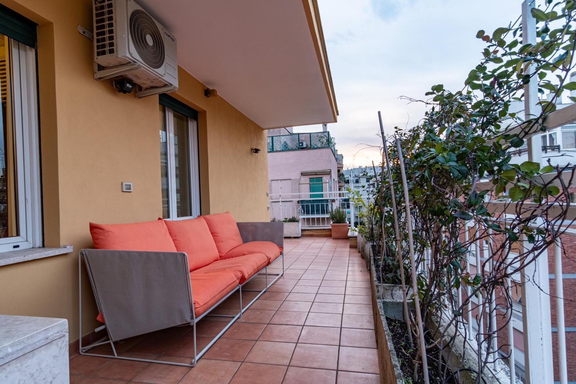 Attic With Terrace And Jacuzzi - Luxury Apartment โรม ภายนอก รูปภาพ