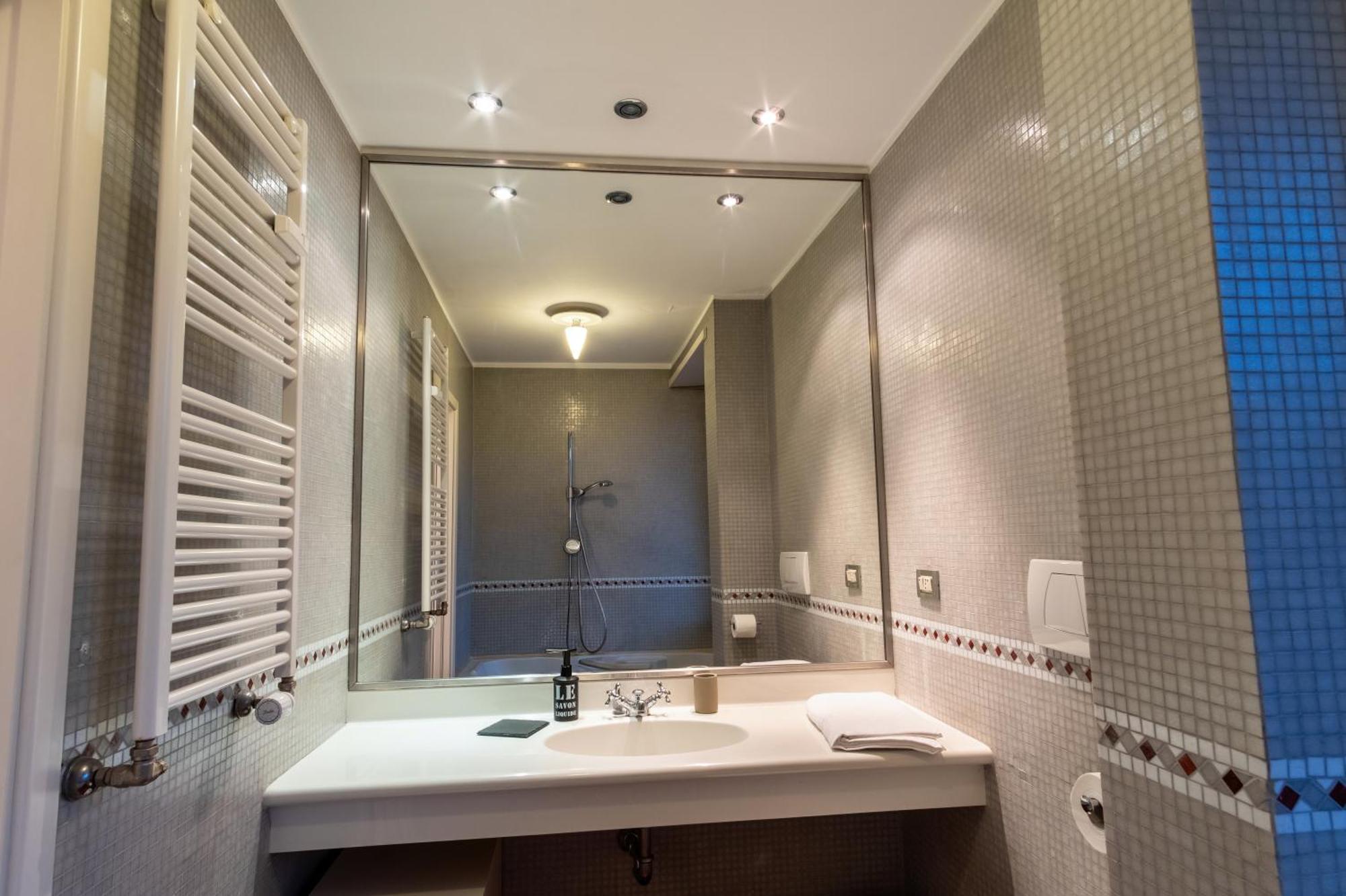 Attic With Terrace And Jacuzzi - Luxury Apartment โรม ภายนอก รูปภาพ
