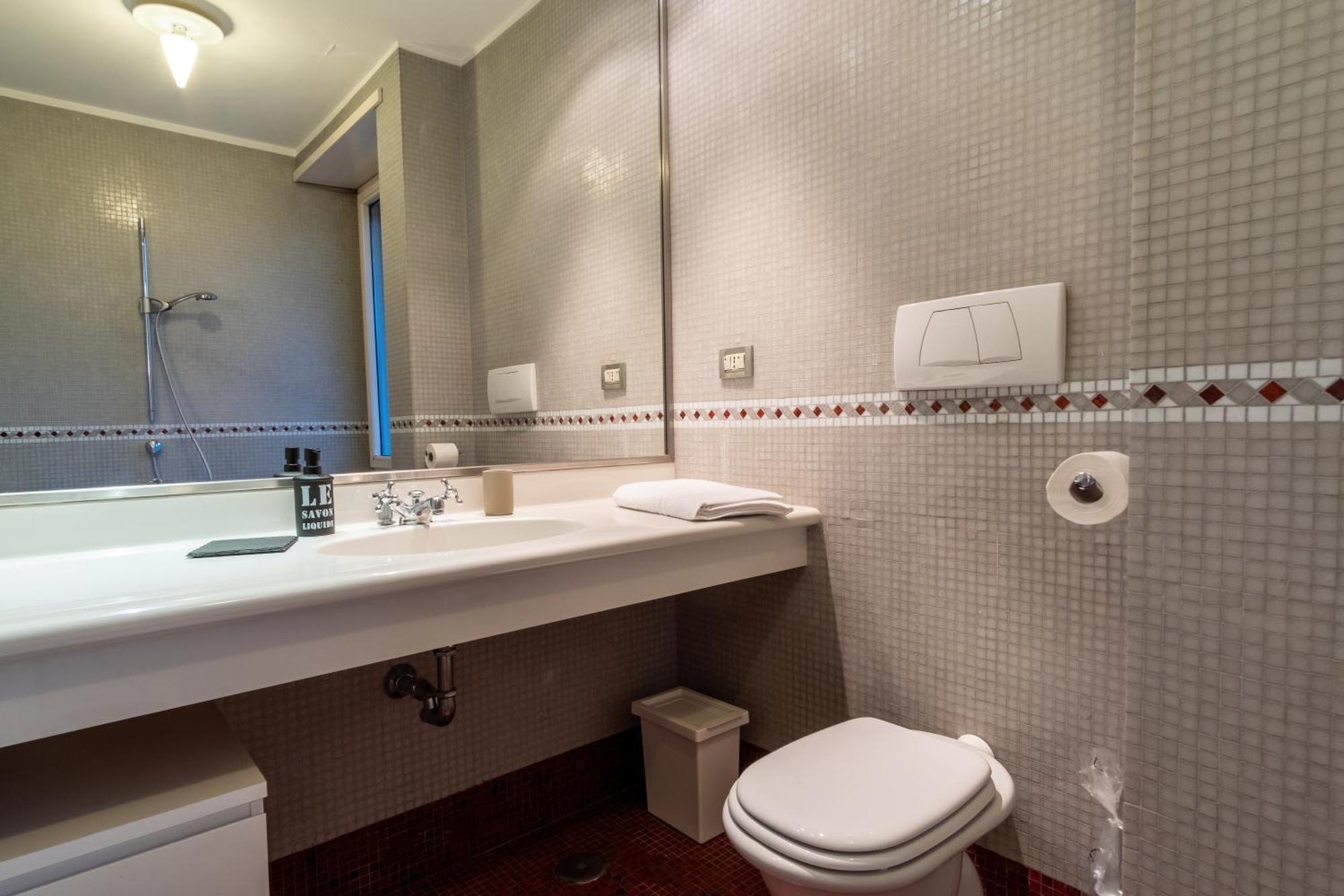 Attic With Terrace And Jacuzzi - Luxury Apartment โรม ภายนอก รูปภาพ